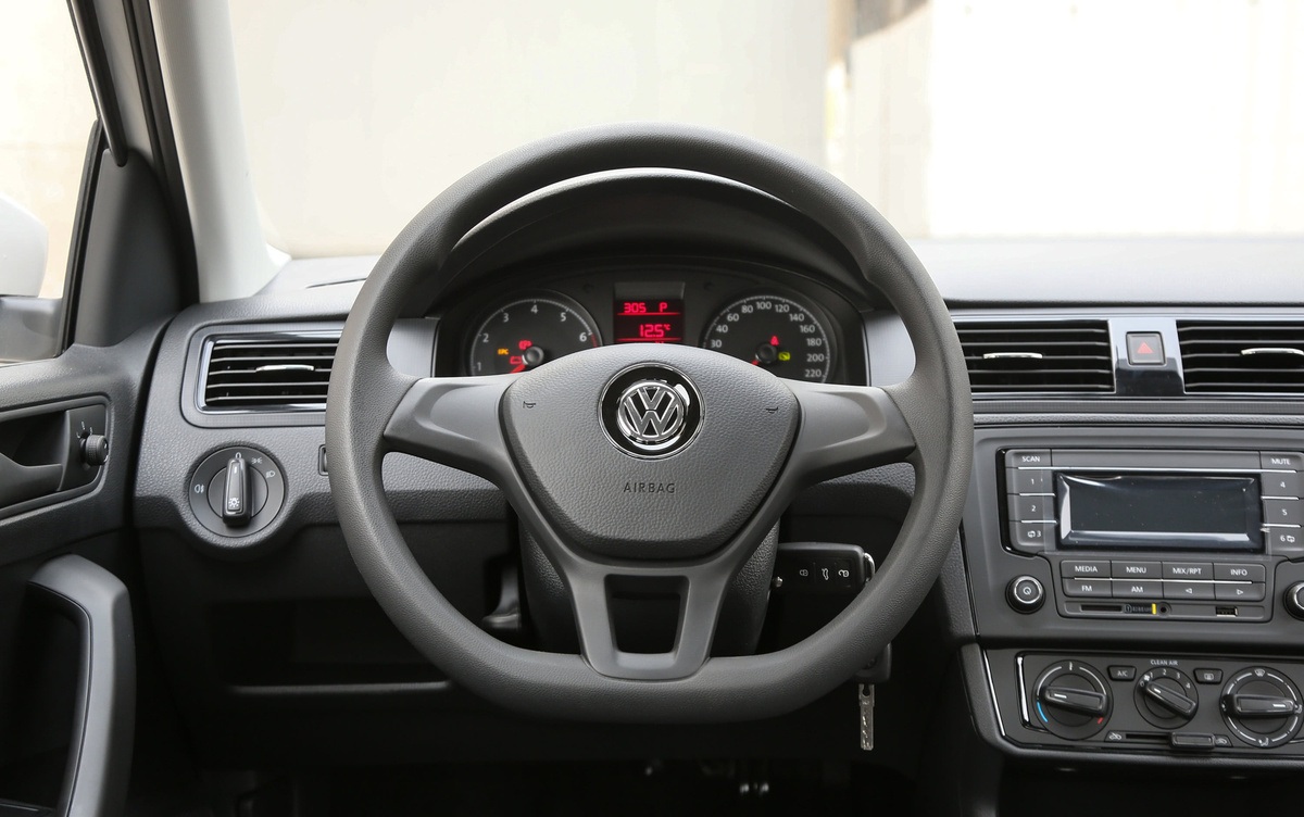 新款桑塔纳两三万公里得多少钱,皮实省油耐造的家轿桑塔纳