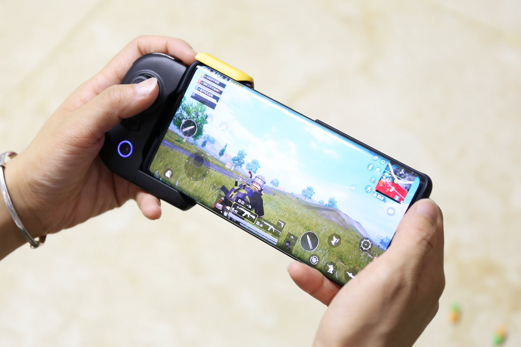 吃鸡用的游戏手柄使用的方法,用吃鸡手柄可以玩什么游戏