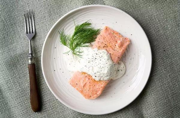 三文鱼应该怎么吃才是正确的,三文鱼怎么做给三岁宝吃