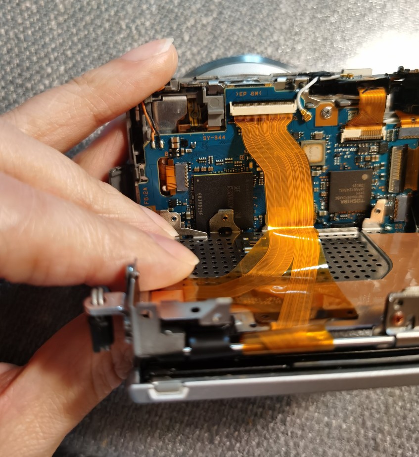 索尼相机更换快门组件,索尼微单相机电池盖拆卸教程