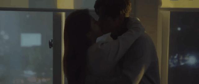 接吻尴尬吗,接吻尴尬场面