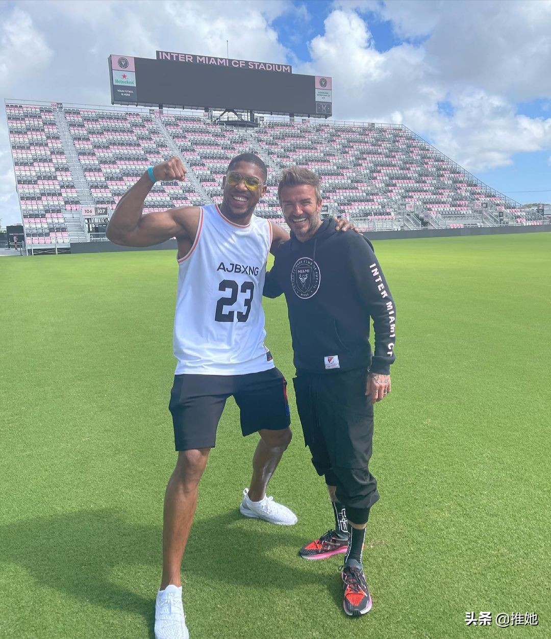 维多利亚贝嫂与奥尼尔,维多利亚亲吻小贝