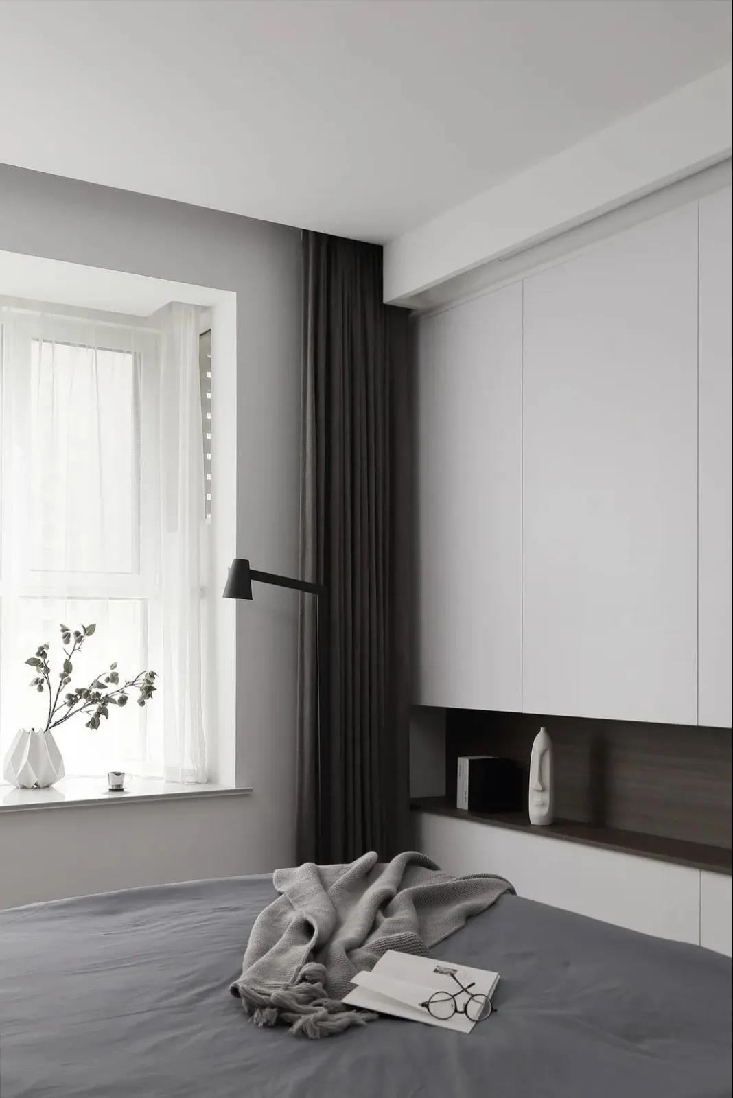 黑白灰装修风格现代简约高级,220平现代简约装修风格