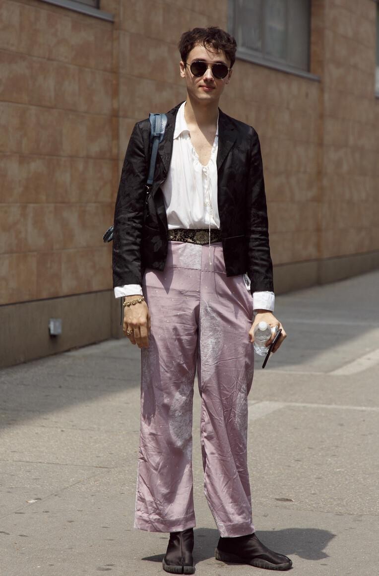 粉色和什么颜色搭配好看男,粉色搭配什么颜色好看男生