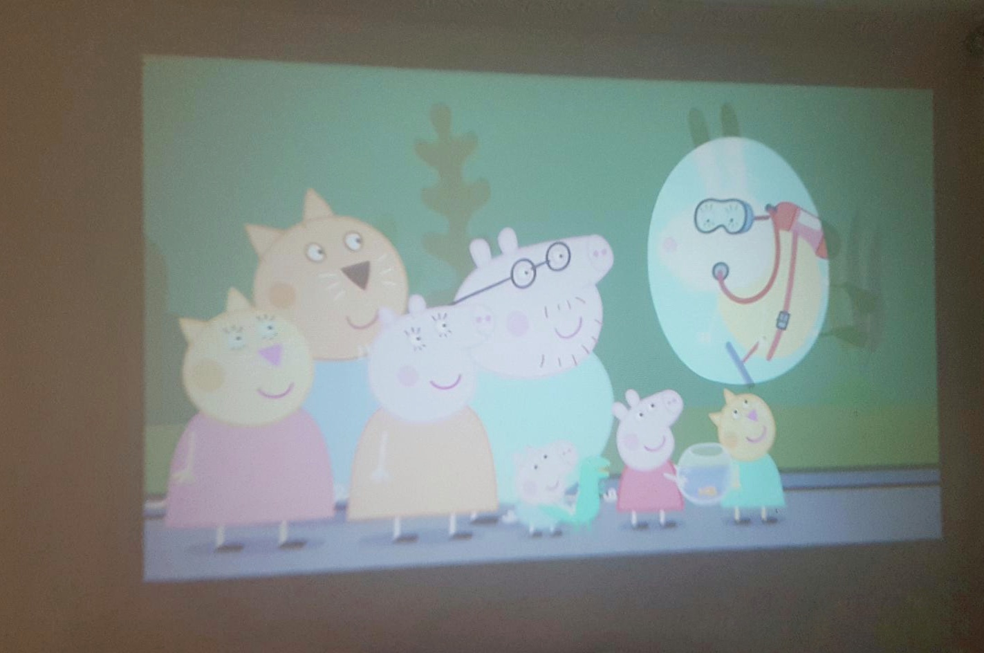 拼多多投影仪推荐家用性价比高,拼多多上的200投影仪靠谱吗