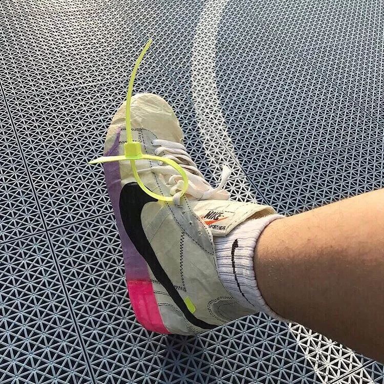 当初忍痛买的万元球鞋,被你们说拆就拆,你有想过我的感受吗?