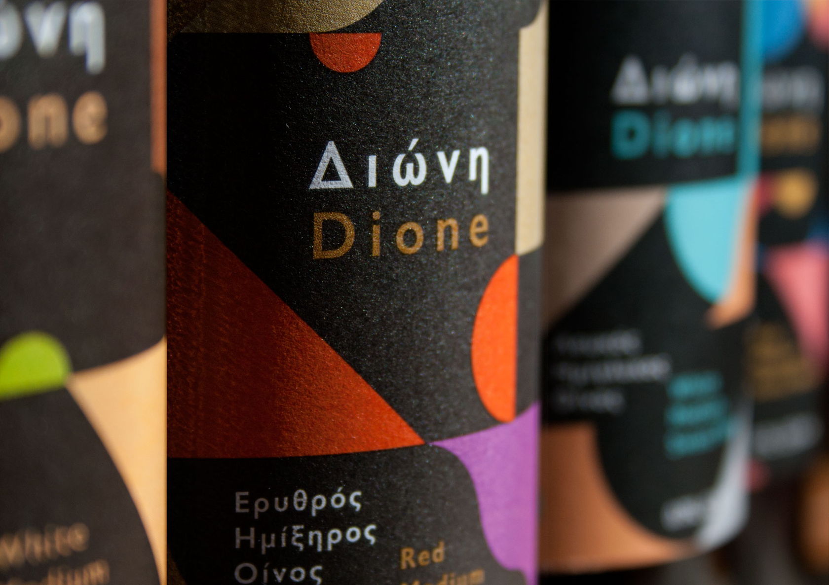 抽象化色彩丰富的红酒标签设计国外红酒设计包装