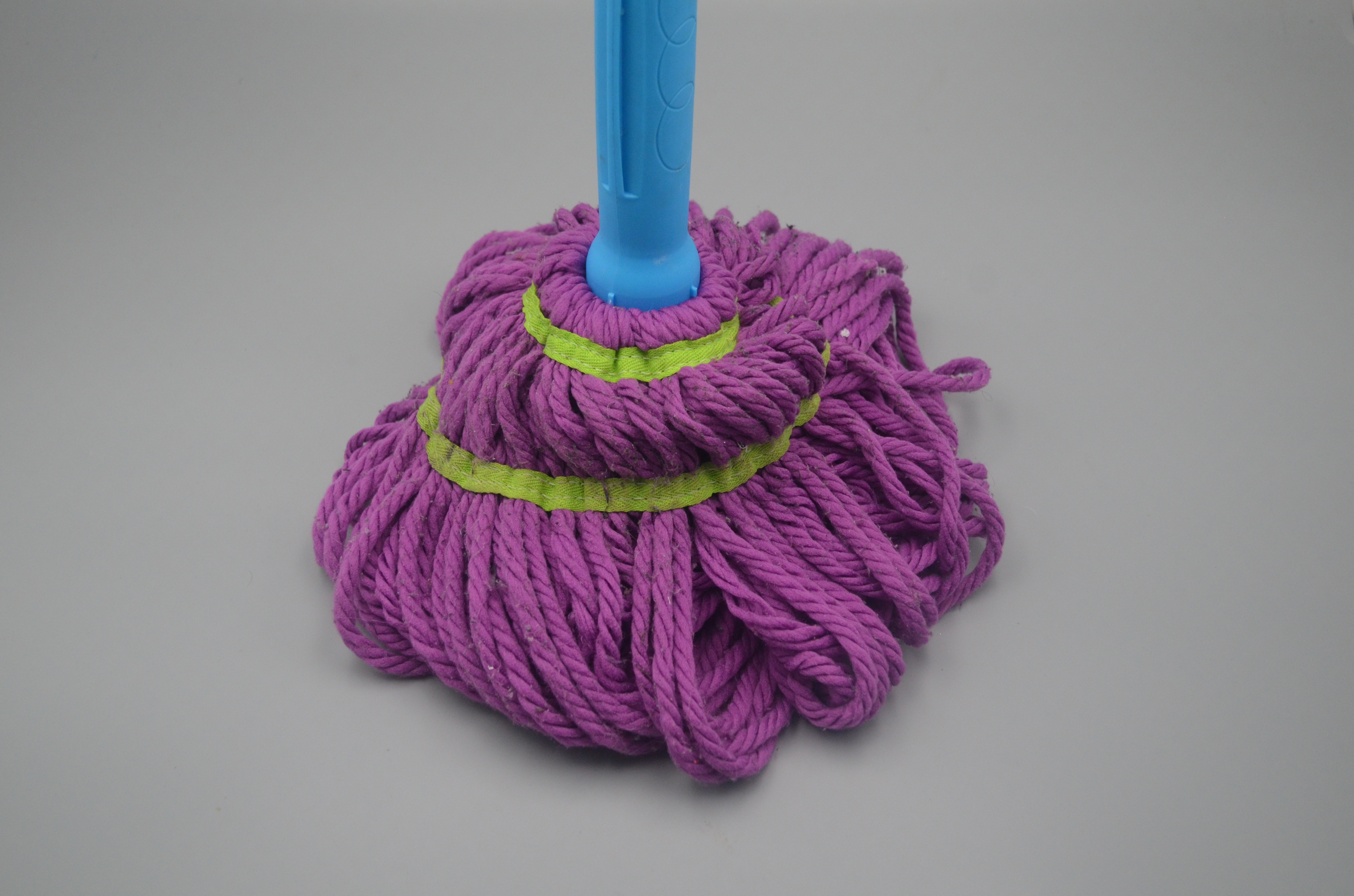 不管拖把多脏多黑，一个简单的方法，拖把洗完干净如新，真实用