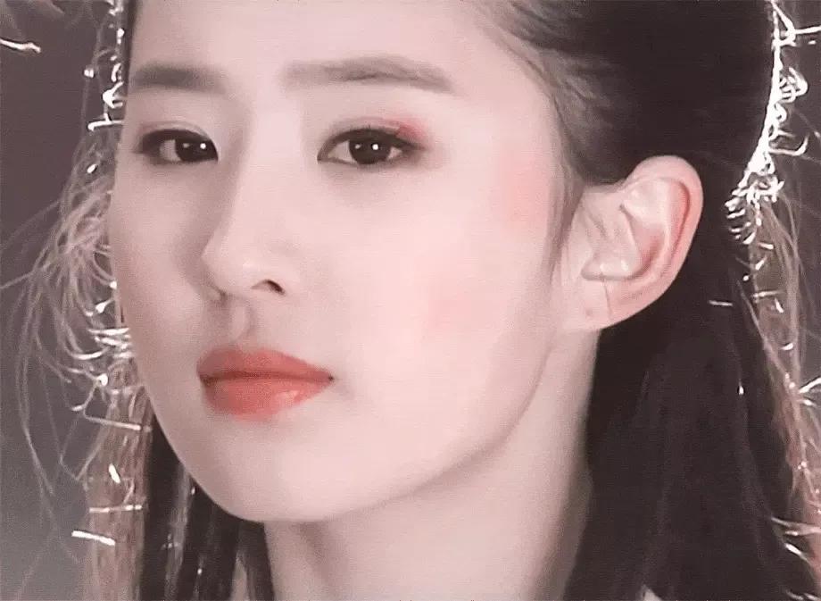 刘亦菲是女生的形容词,刘亦菲知道自己是形容词吗