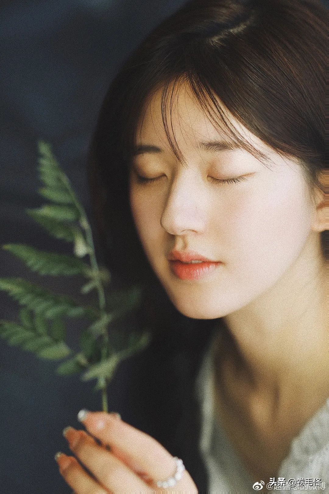 女生必须要学会的几个拍照小技巧,女神拍照技巧与角度和p图