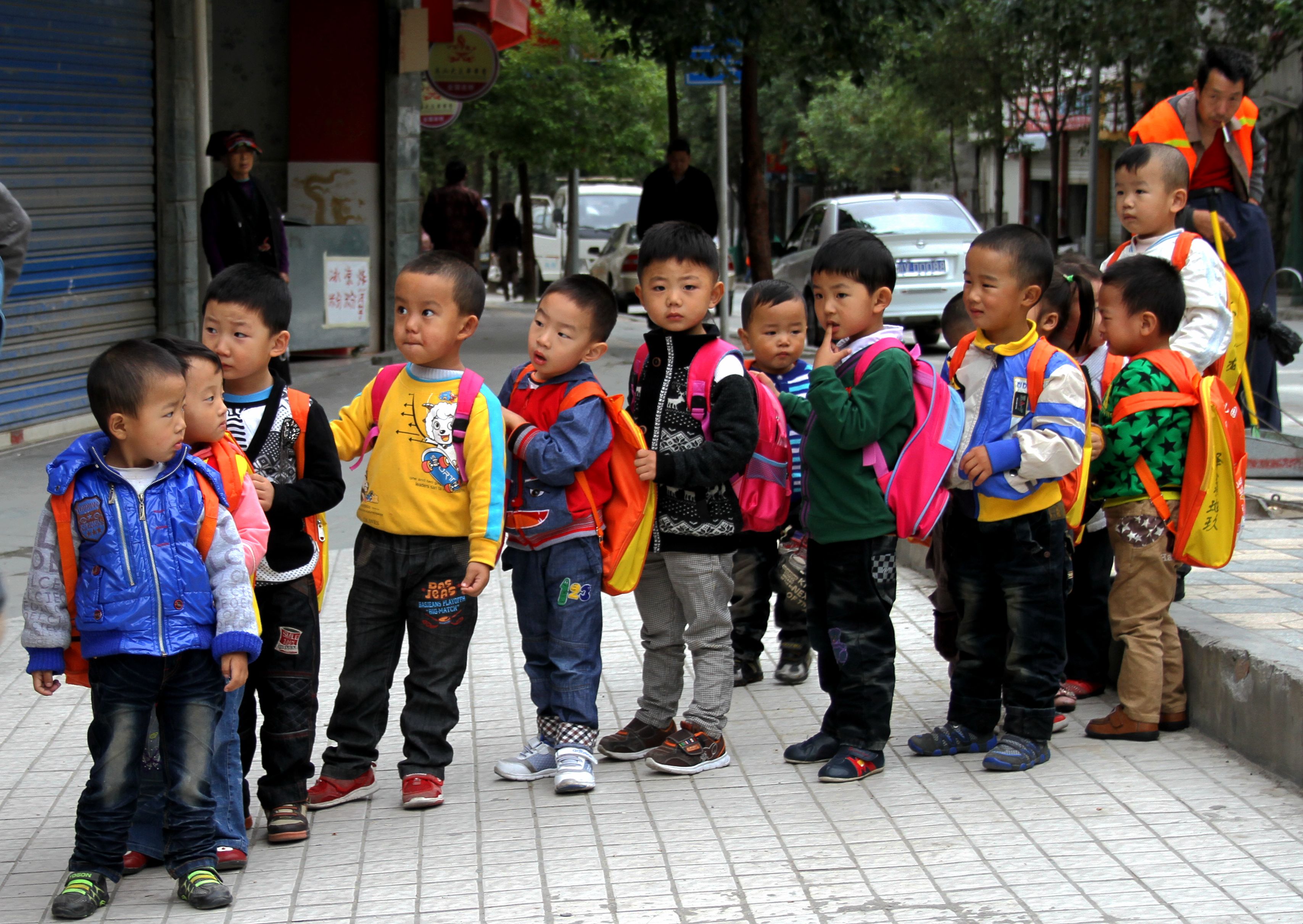 终于弄清楚，红军长征时飞夺的泸定桥由12164个铁链组成