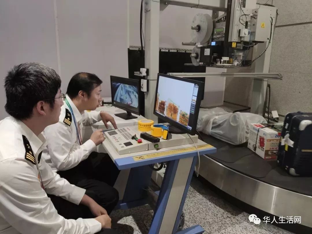 回国在机场被一群人盯上,回国时被海关盘问检查行李