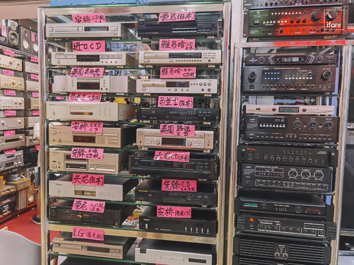 我在旧货市场淘了一天「电子垃圾」，这里是熟男的精神博物馆