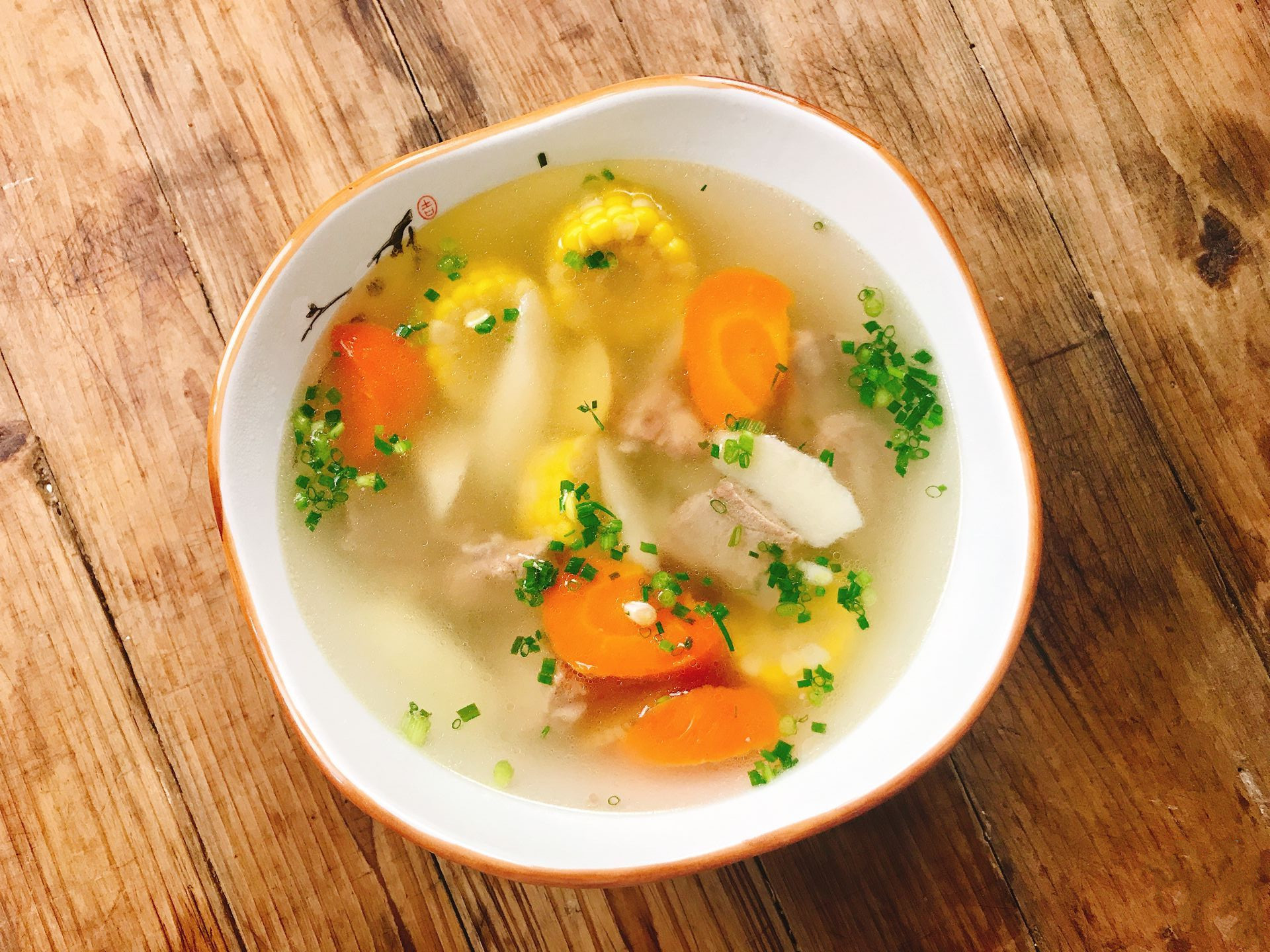 排骨汤最简单的做法,排骨汤怎么煮软烂入味适合老人吃