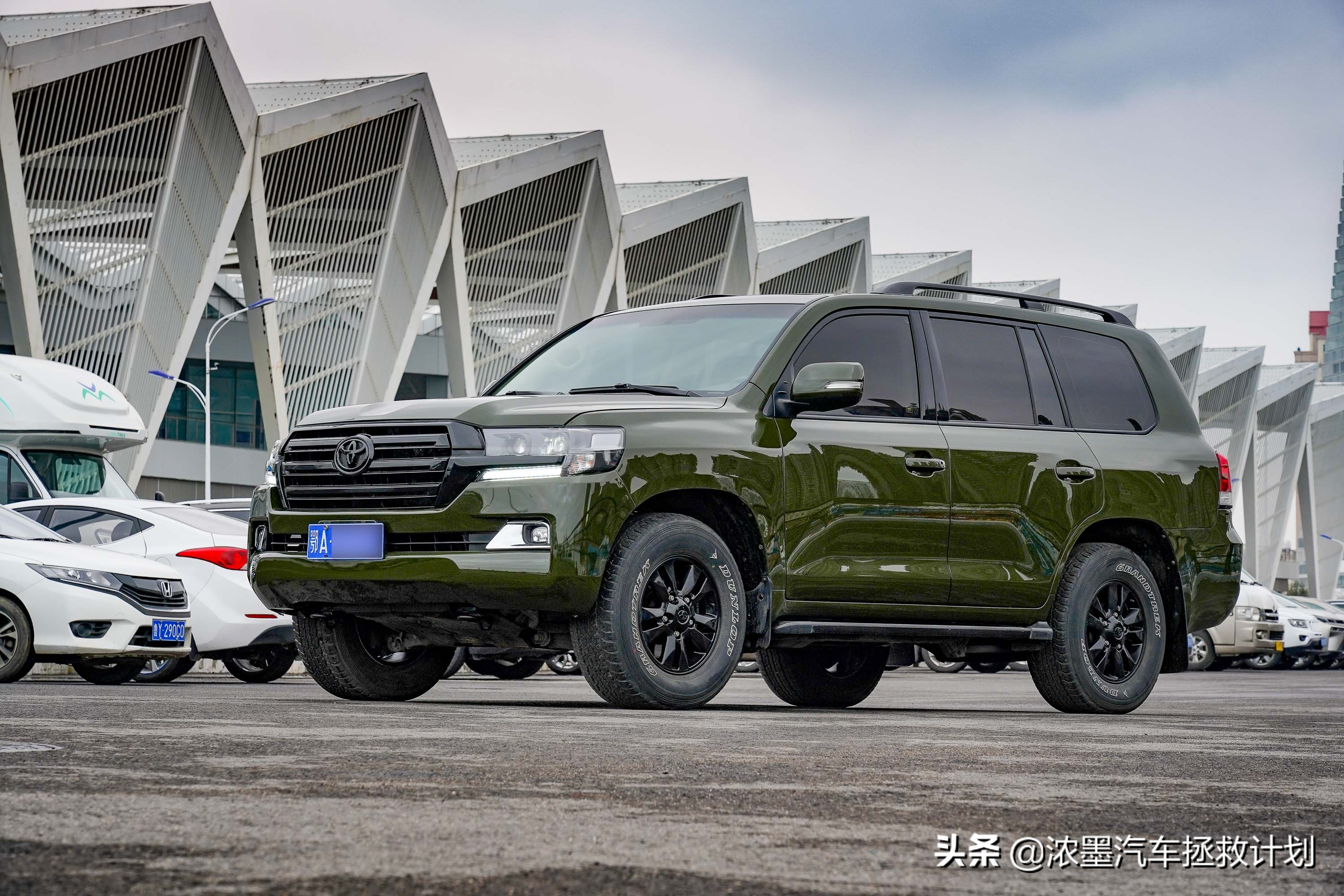 丰田霸道酷路泽带你翻山越岭,丰田兰德酷路泽低速4驱越野模式