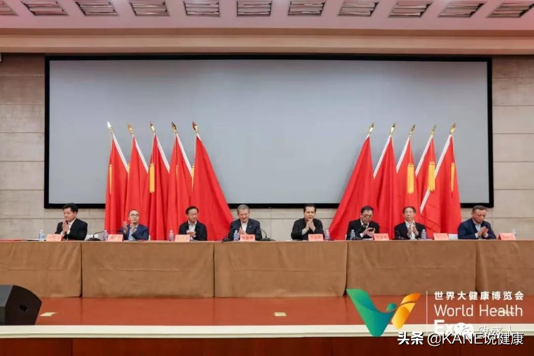 致敬医务工作者战疫路上感恩有你,致敬白衣天使感恩疫路有你