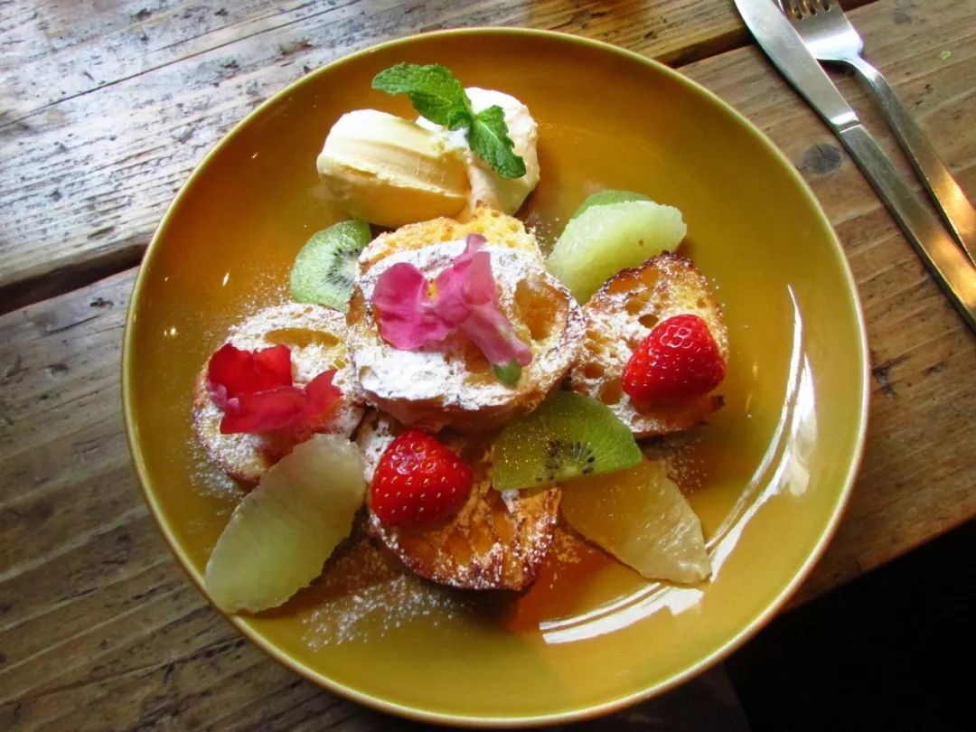 开在茶铺里的花店,开在花店里的咖啡店