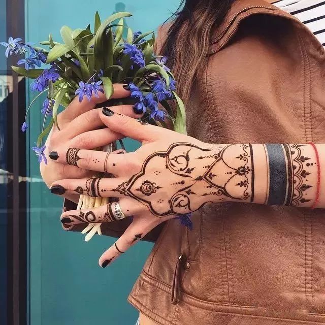 简单海娜手绘 (巴基斯坦海娜手绘彼岸花图文)