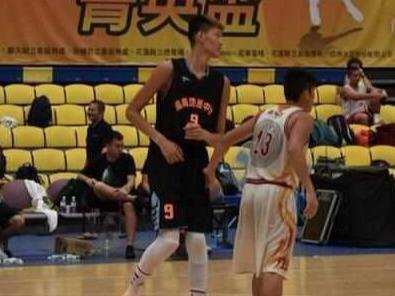 周琦身高是217还是216,周琦217