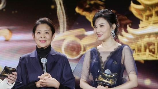 51岁周涛亮相湖南台给哪吒配音，17次主持春晚的她为何离开央视？