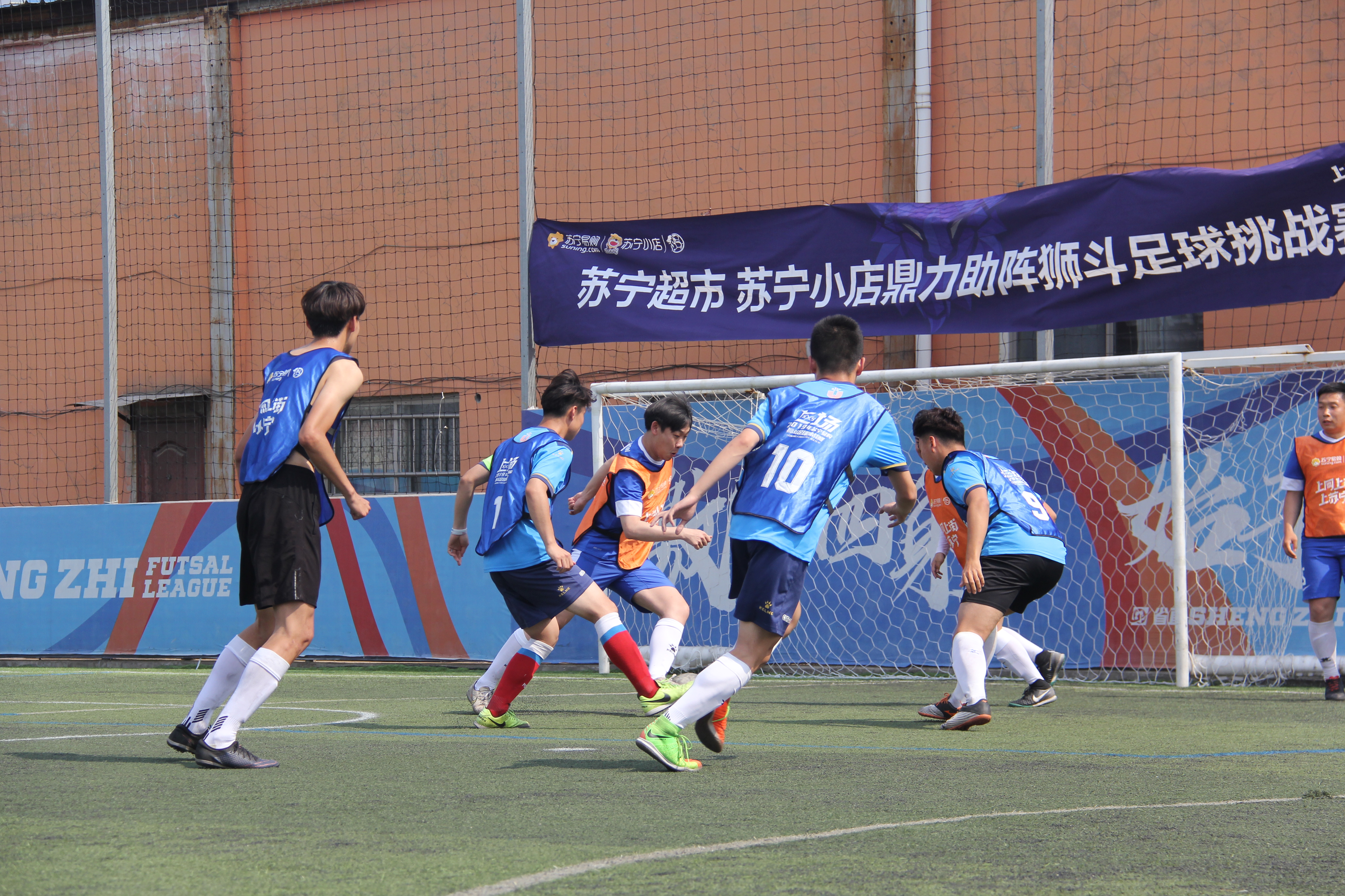 老年队足球,老年队对青少年队足球比赛