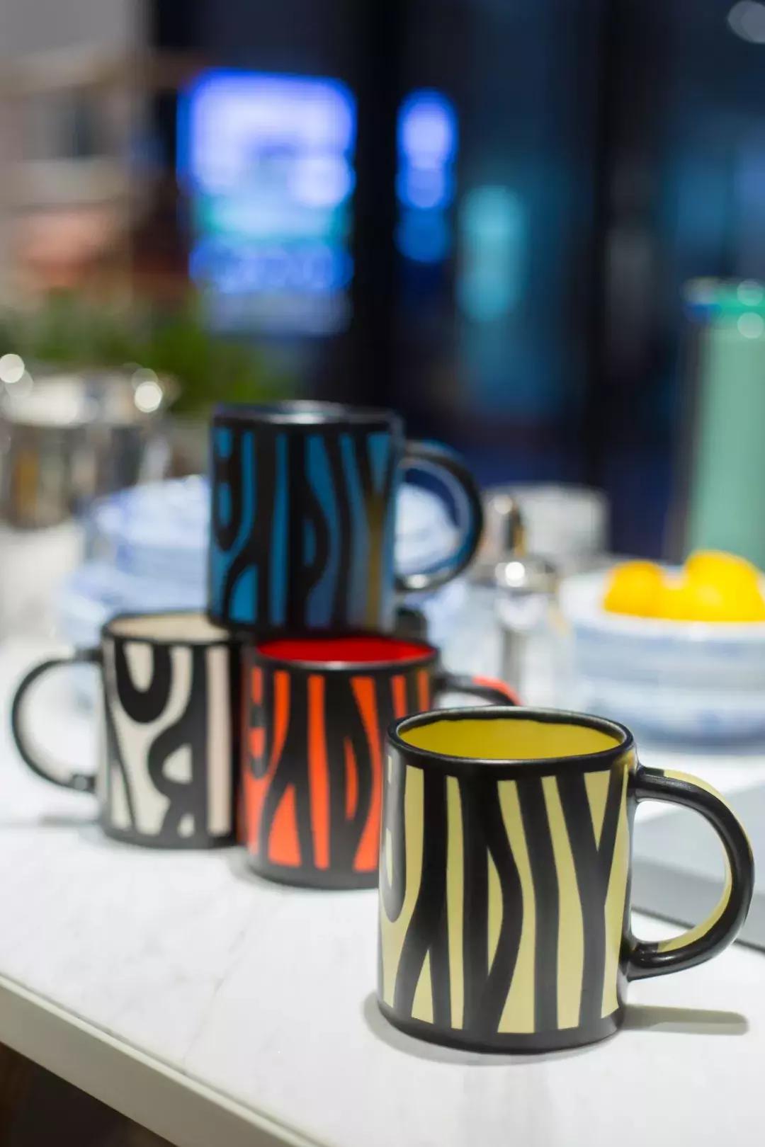 HAY,也许你根本不要那么多,一个微笑的弧线就够了