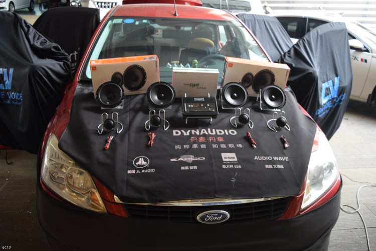 福特福睿斯音响改装成都,福特福克斯无损改光纤音响