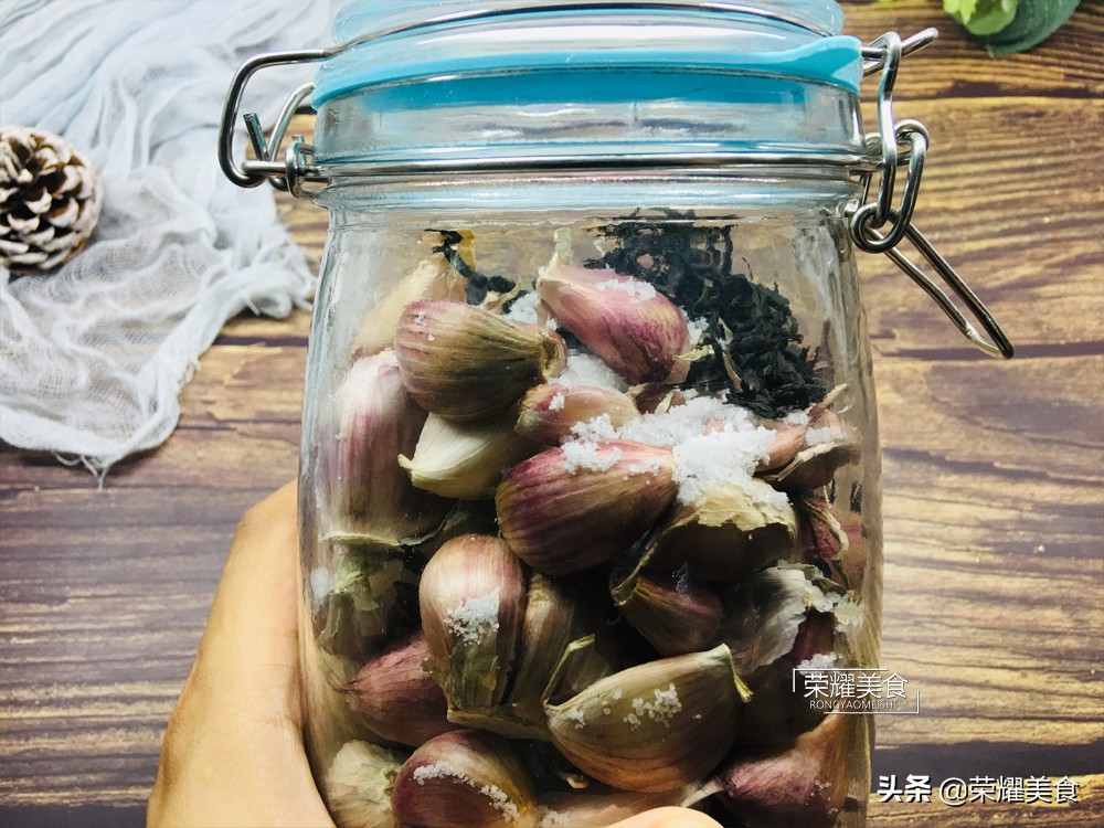 库存大蒜怎样发芽,大蒜刚出土价格不好怎样储存