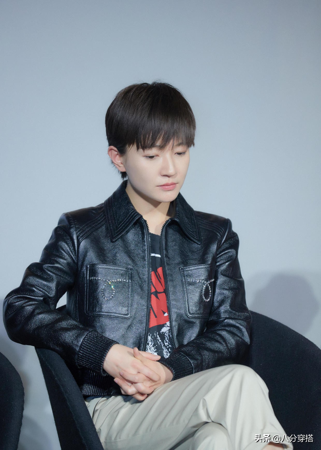 焦俊艳穿搭又飘又飒,焦俊艳西装帅气