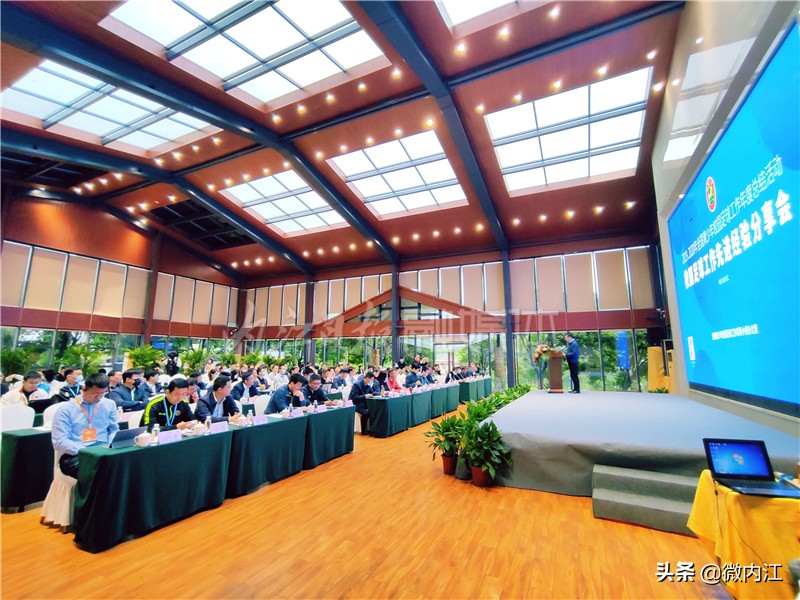 如何代表学校踢足球比赛,校园足球怎么踢好中后卫