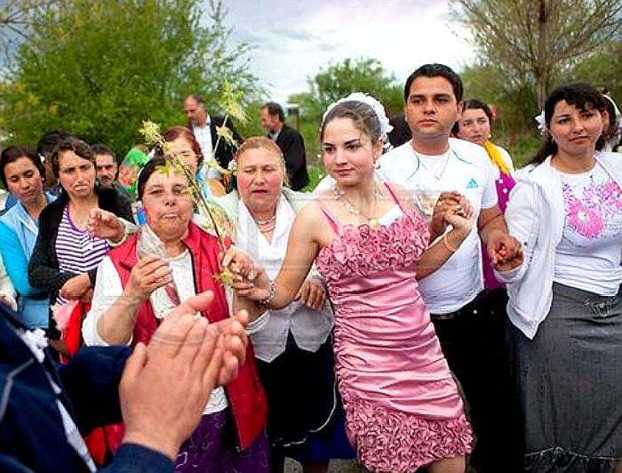 保加利亚新娘市集每年几月开始,保加利亚集市美女