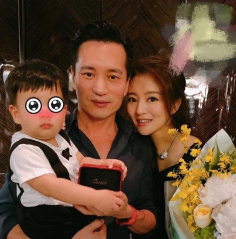 安以轩收70万元钻石项链庆结婚三周年，网友：大S又要哭倒在厕所