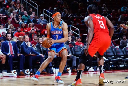 贝弗利指导戈贝尔防守哈登,多诺万赛后的视频