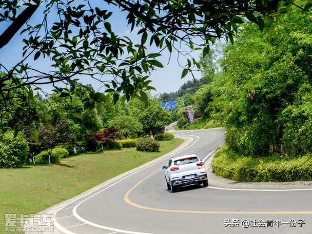 2017款哈弗h62.0t,中国神车h6值不值得买