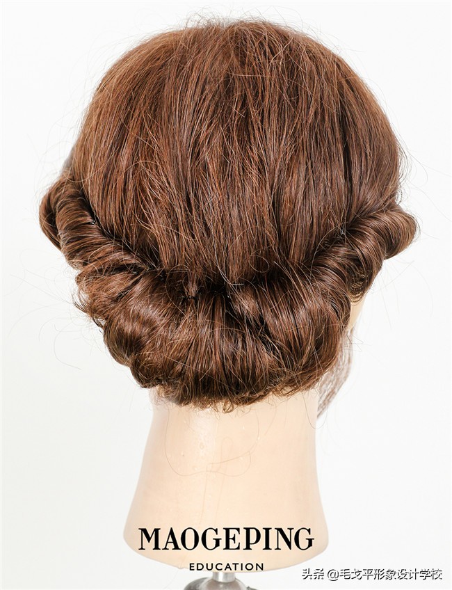 一学就会的减龄发型,年轻女孩气质盘发高端大气上档次