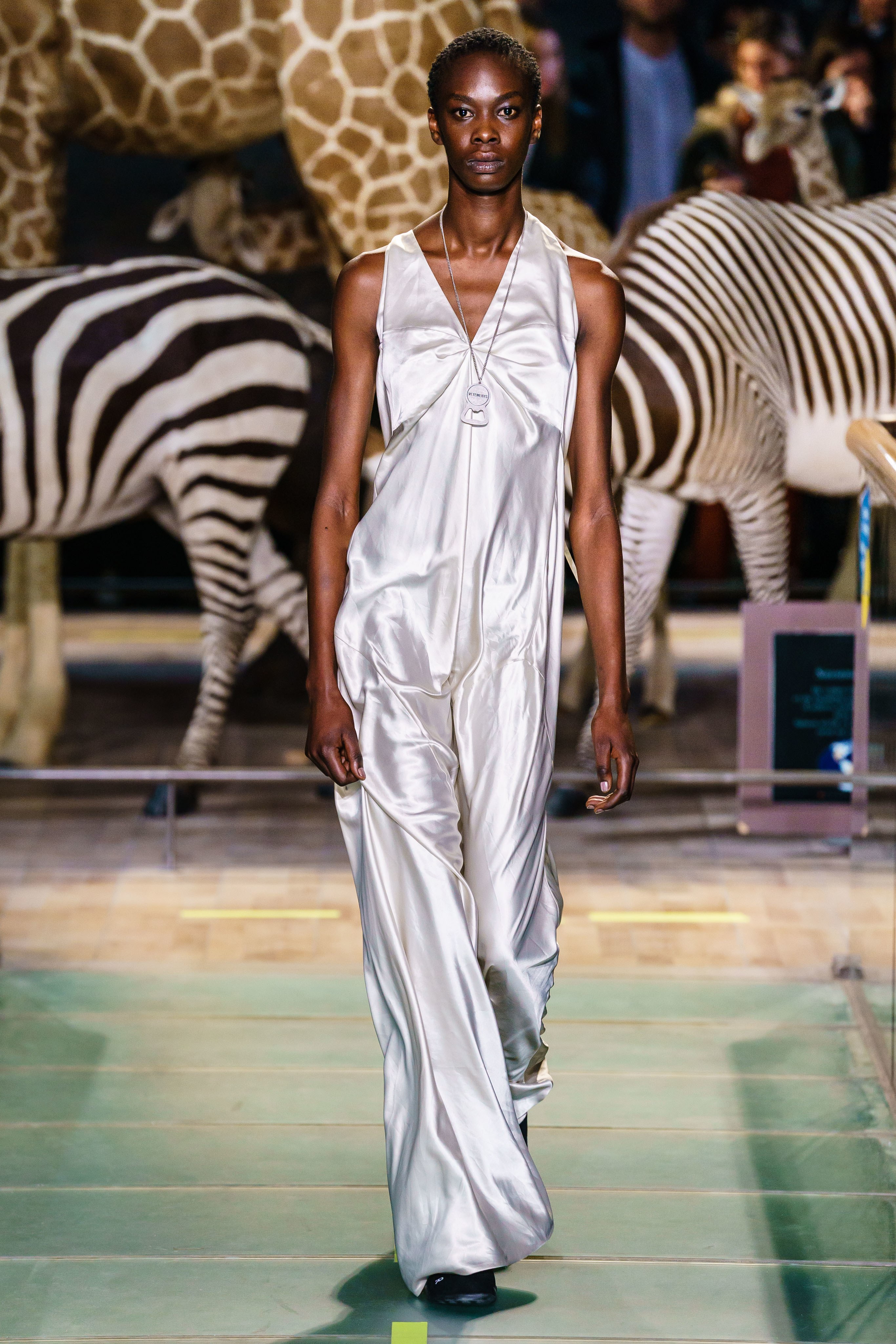 vetements2023秋冬新款,vetements2022秋冬高级成衣发布