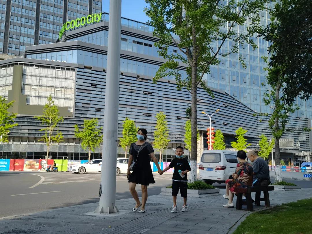 风中亮出你的旗,风中亮出自己的旗