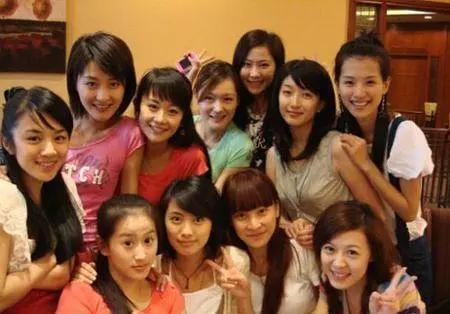 海陆无PS大学照片，头脸都好小还没手大，难怪被评为上戏最美校花