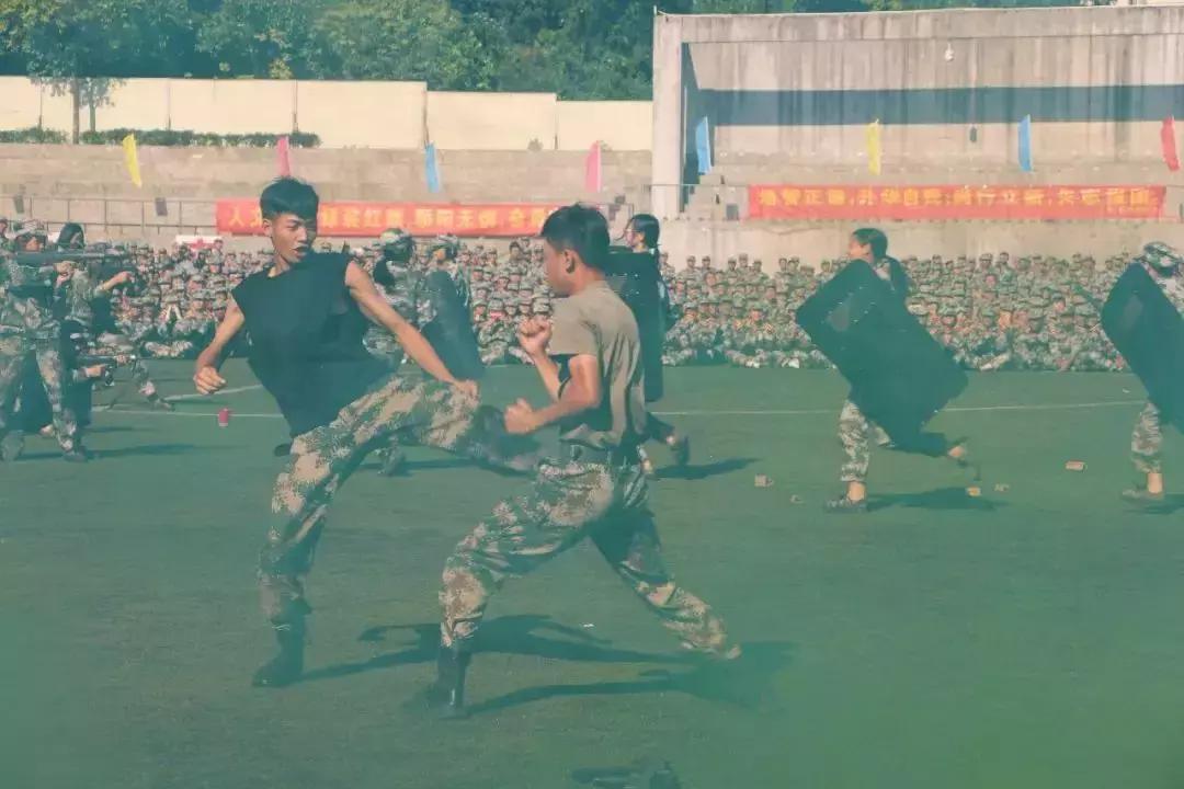 真人版穿越火线军训,有真人cs军训的大学