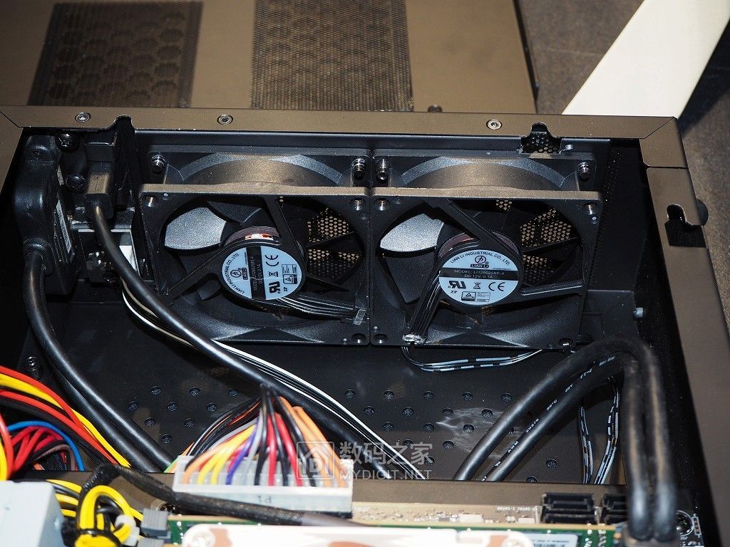 微型便携式工作站图片,微型mini工作站