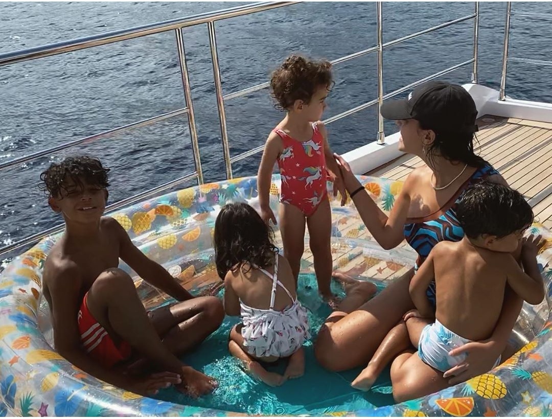 乔治娜和c罗的恋情始于何时,c罗求婚成功