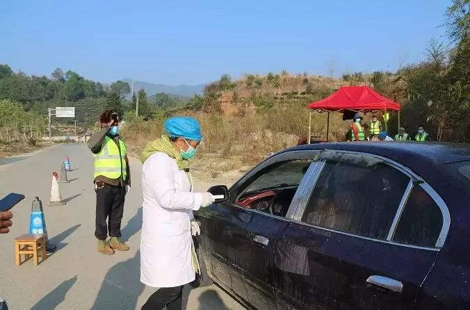 腾冲“疫”线的那抹志愿红