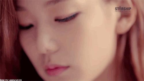 这个被嘲矮的超模火了！一脸硬伤，为啥还被Dior、Prada抢着宠？