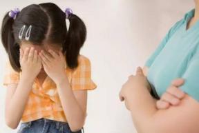 “妈妈，她们说我的手表是山寨货”，母亲的回答，让孩子更加自卑