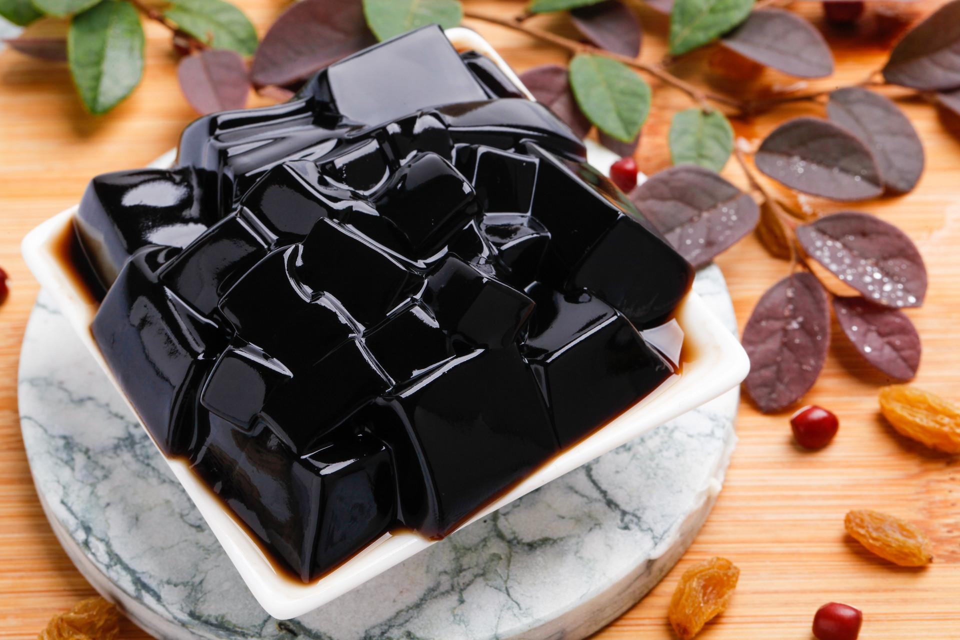 夏季常吃龟苓膏的四大功效与作用,龟苓膏夏日必备