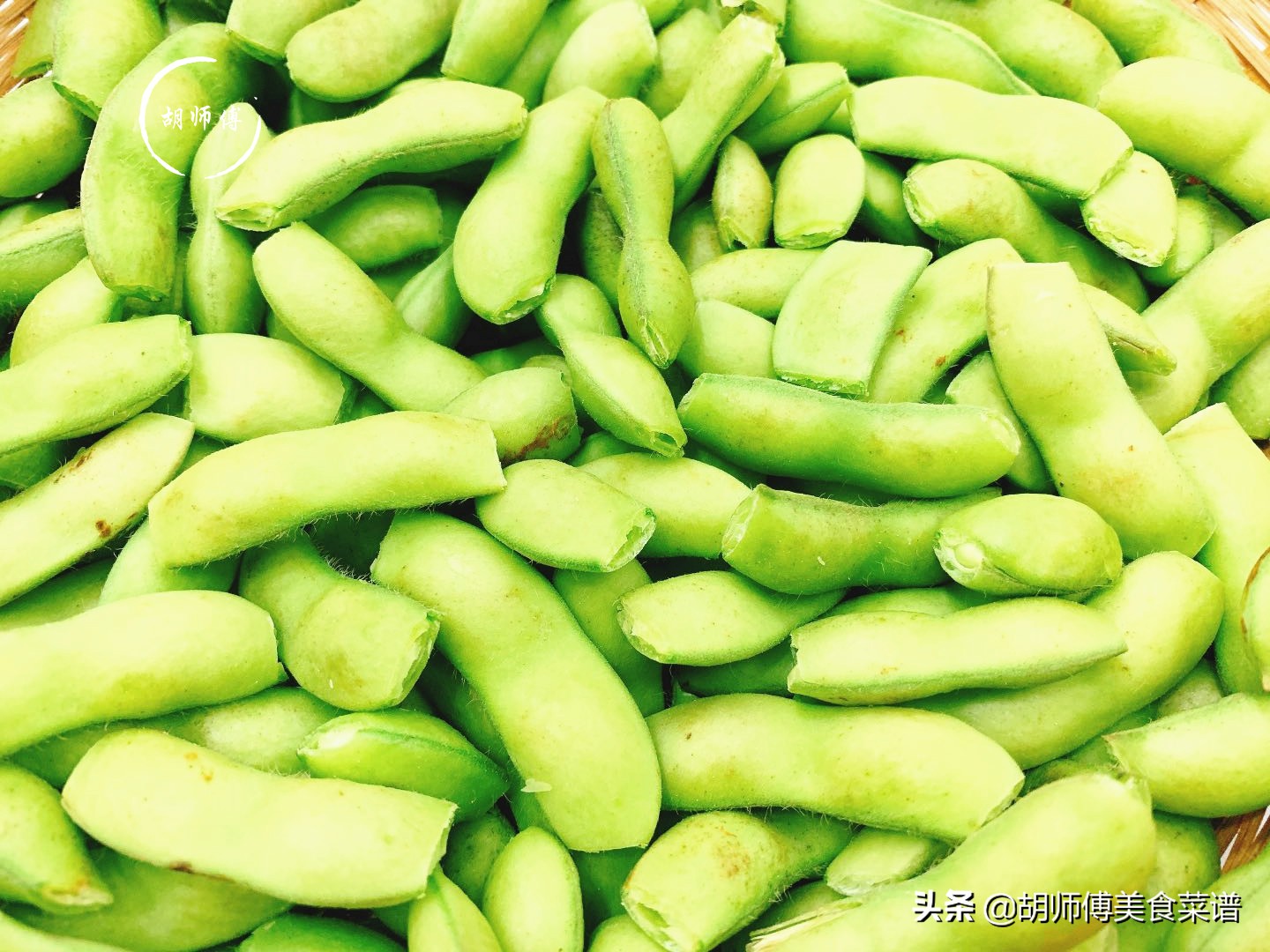 为啥酒店煮的毛豆翠绿又入味？56岁大厨说：煮之前，这2步不能少