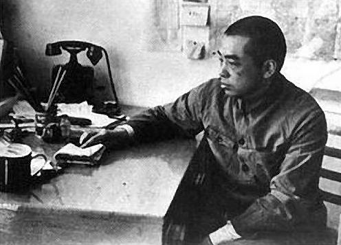 1952年彭老总回国治病，邓华上将为何说：粟裕任志愿军总司令