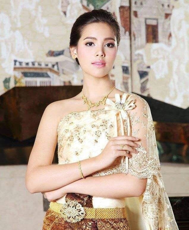 一定要试试的绝美泰国服饰,泰国女明星传统服饰