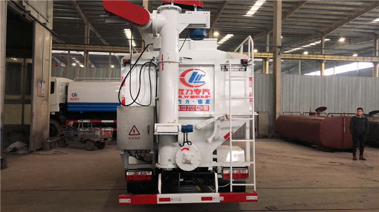 4.2米散装饲料车运输车,小型2吨散装饲料车