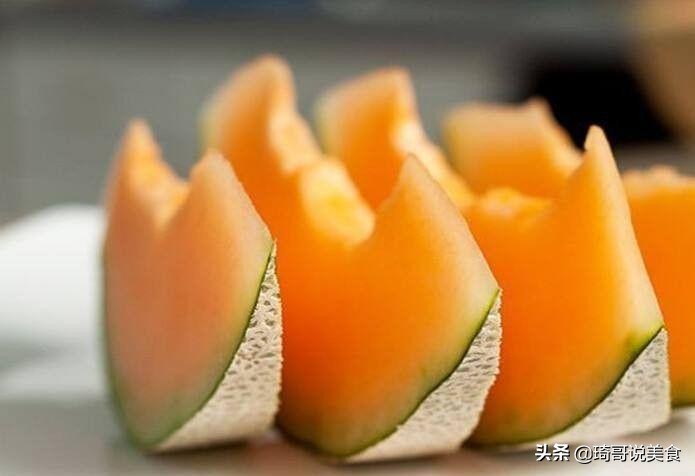 哈密瓜怎么吃的才又好看又好吃,哈密瓜跟酥香蜜瓜哪个好吃